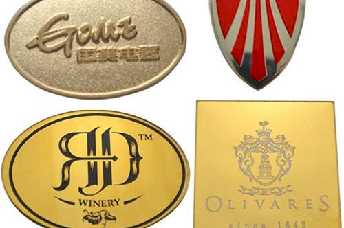 Logo kim loại là gì? Địa chỉ sản xuất uy tín tại TPHCM